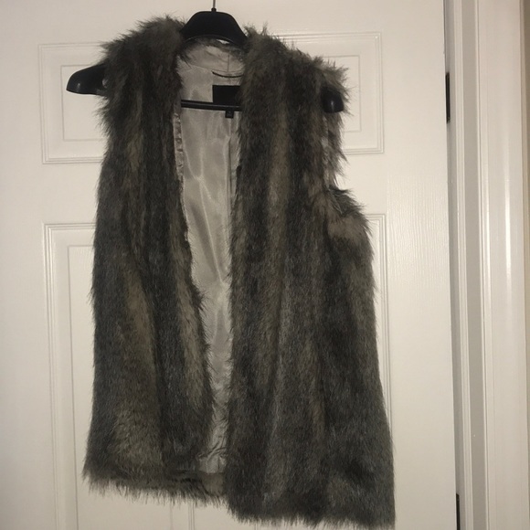 Banana Republic Faux Fur Vest - Picture 2 of 4